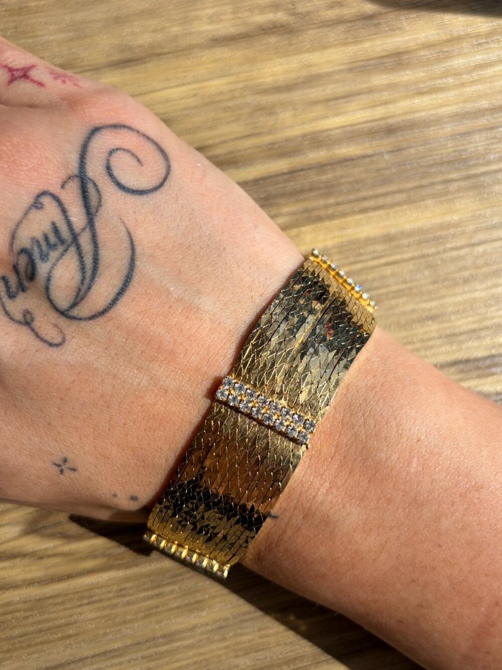 vintage gold and cx bracelet moves around pretty classy elegant